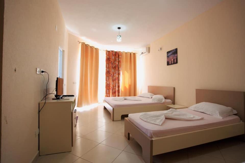 Hotel Comfort Shëngjin Exteriör bild