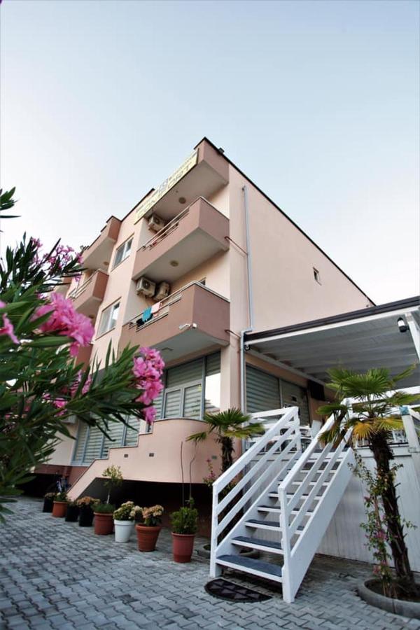 Hotel Comfort Shëngjin Exteriör bild